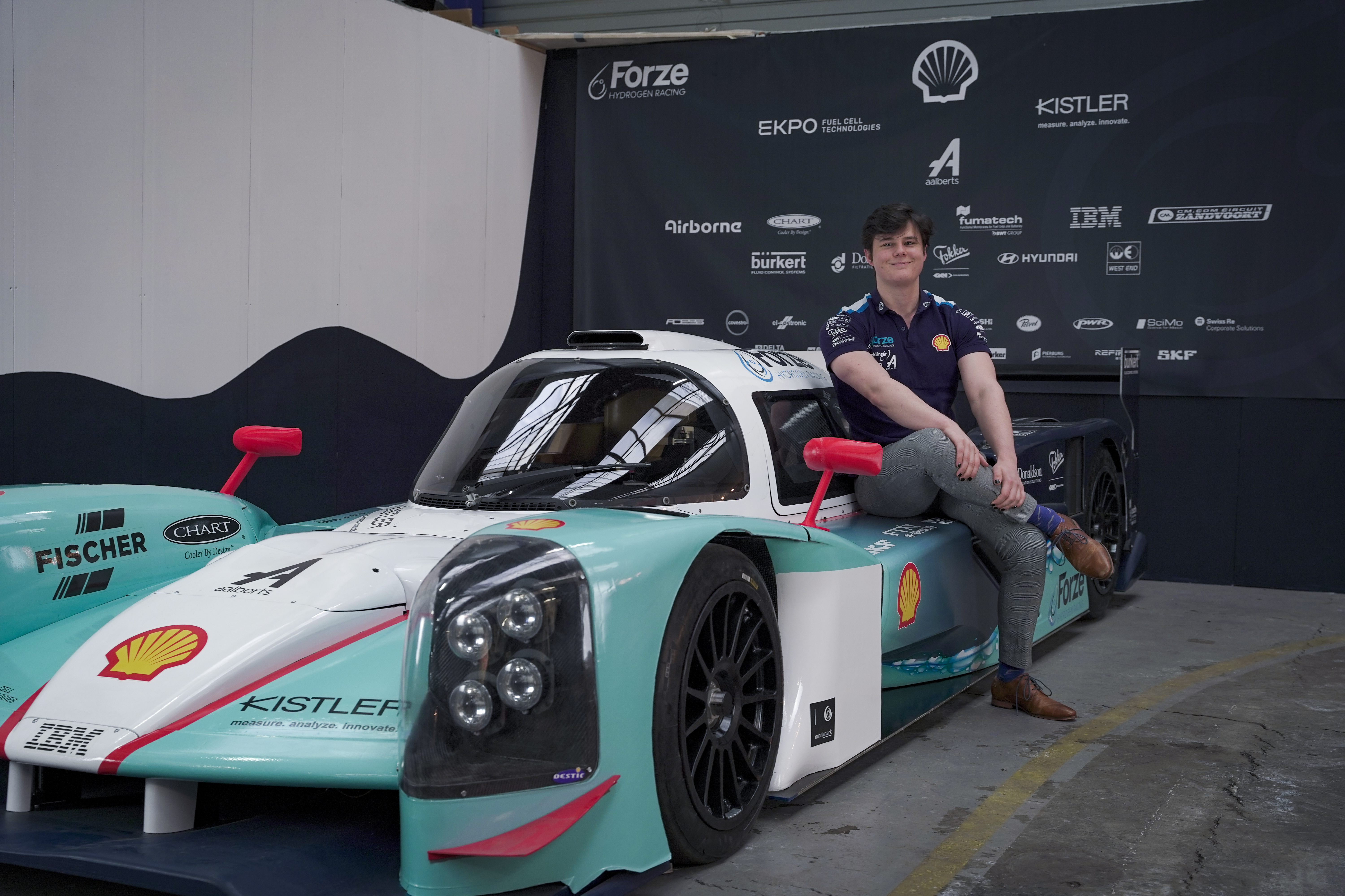 Wolfgang Bubberman next to the Forze IX